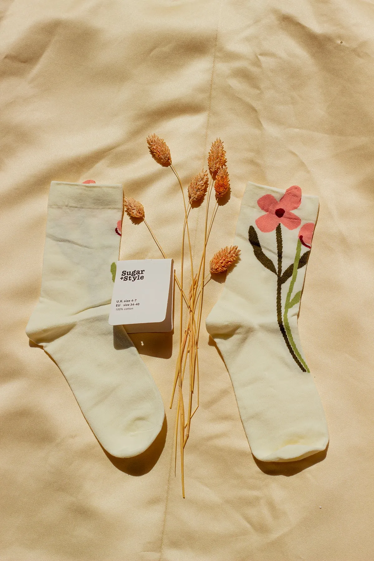 Flower Illustrated Ankle Top Socks
