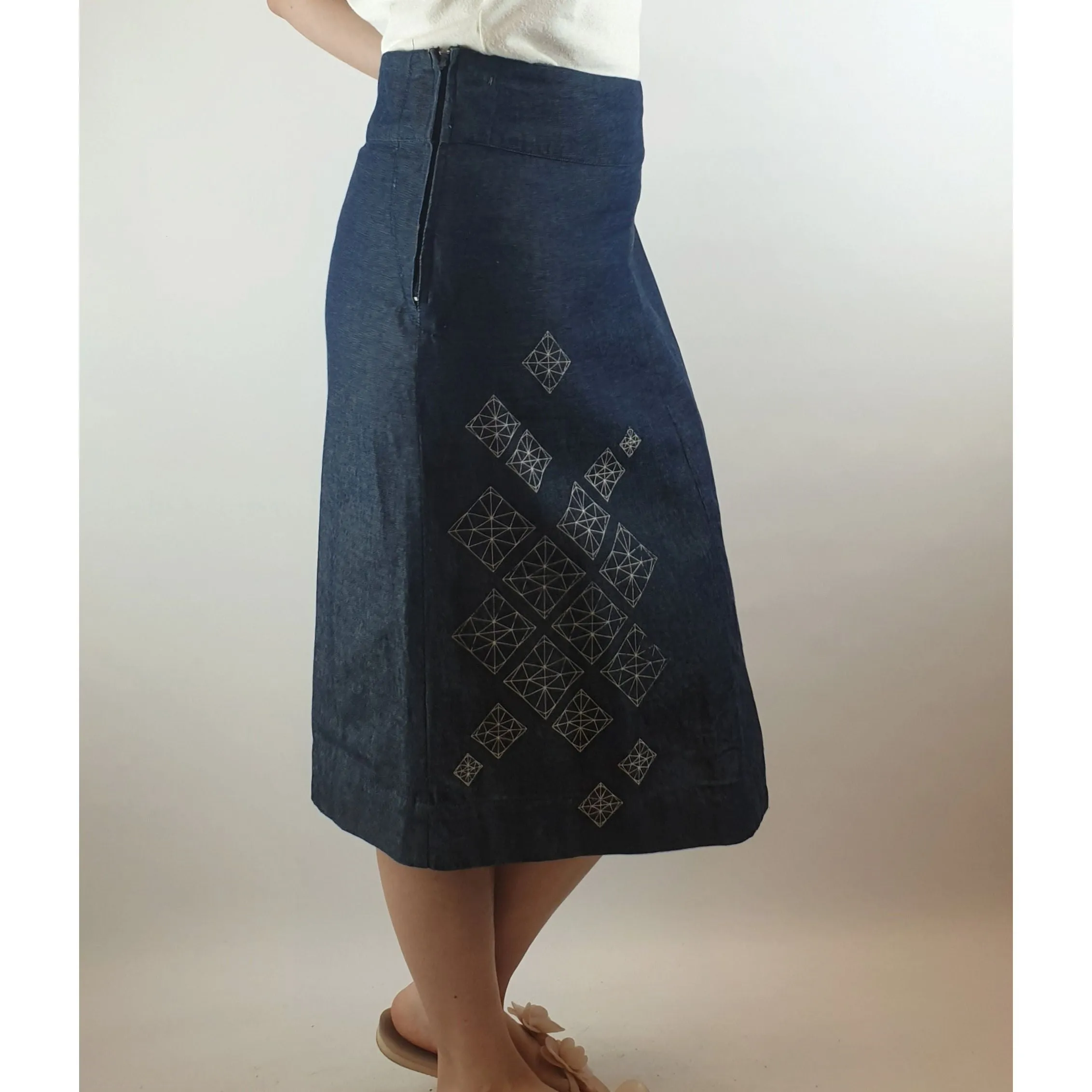 Love Your Denim denim skirt with pretty white geometrical pattern size 10