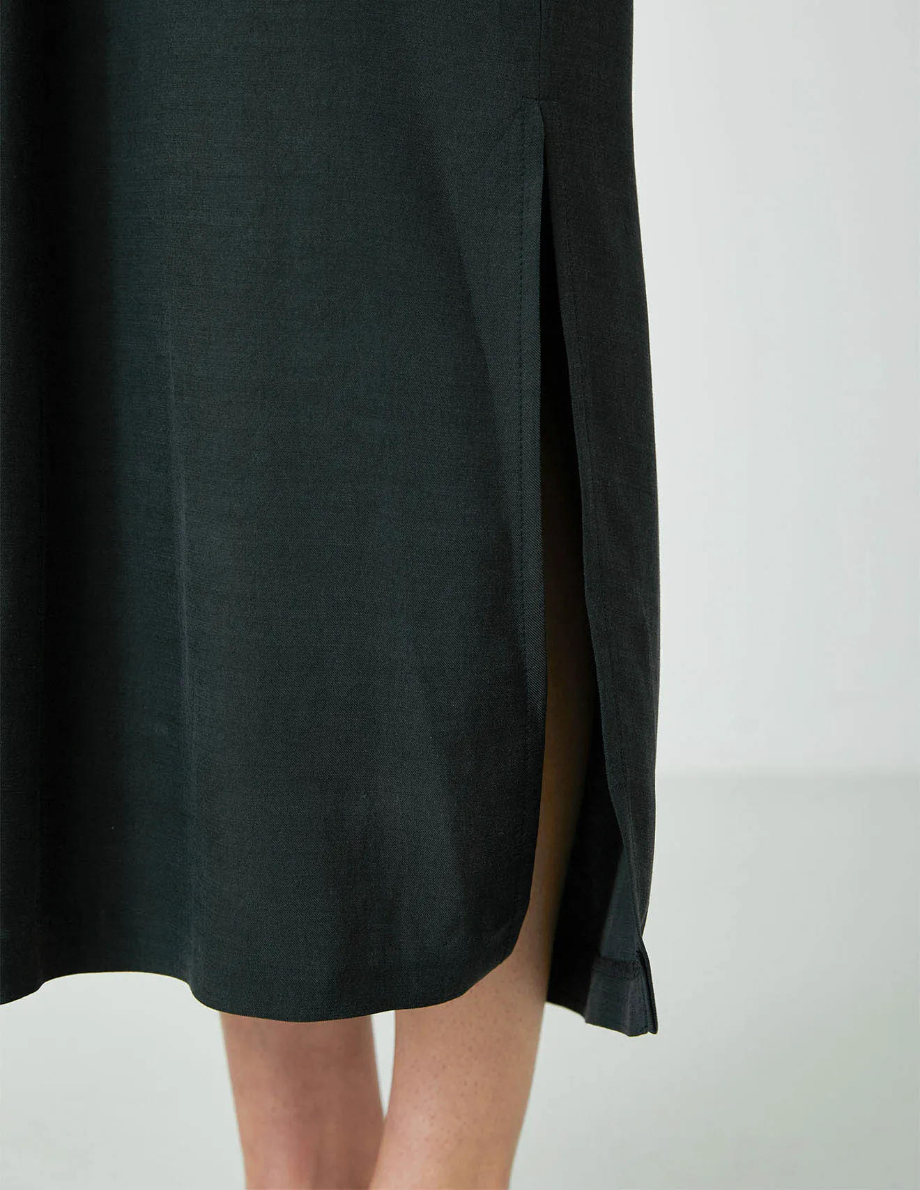 Luce Halter Dress Black