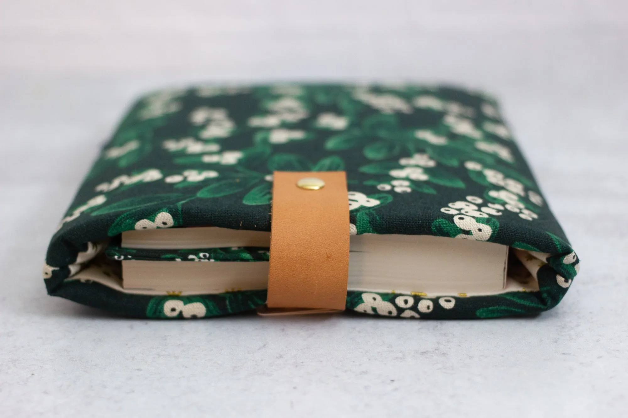 Mistletoe Book Sleeve