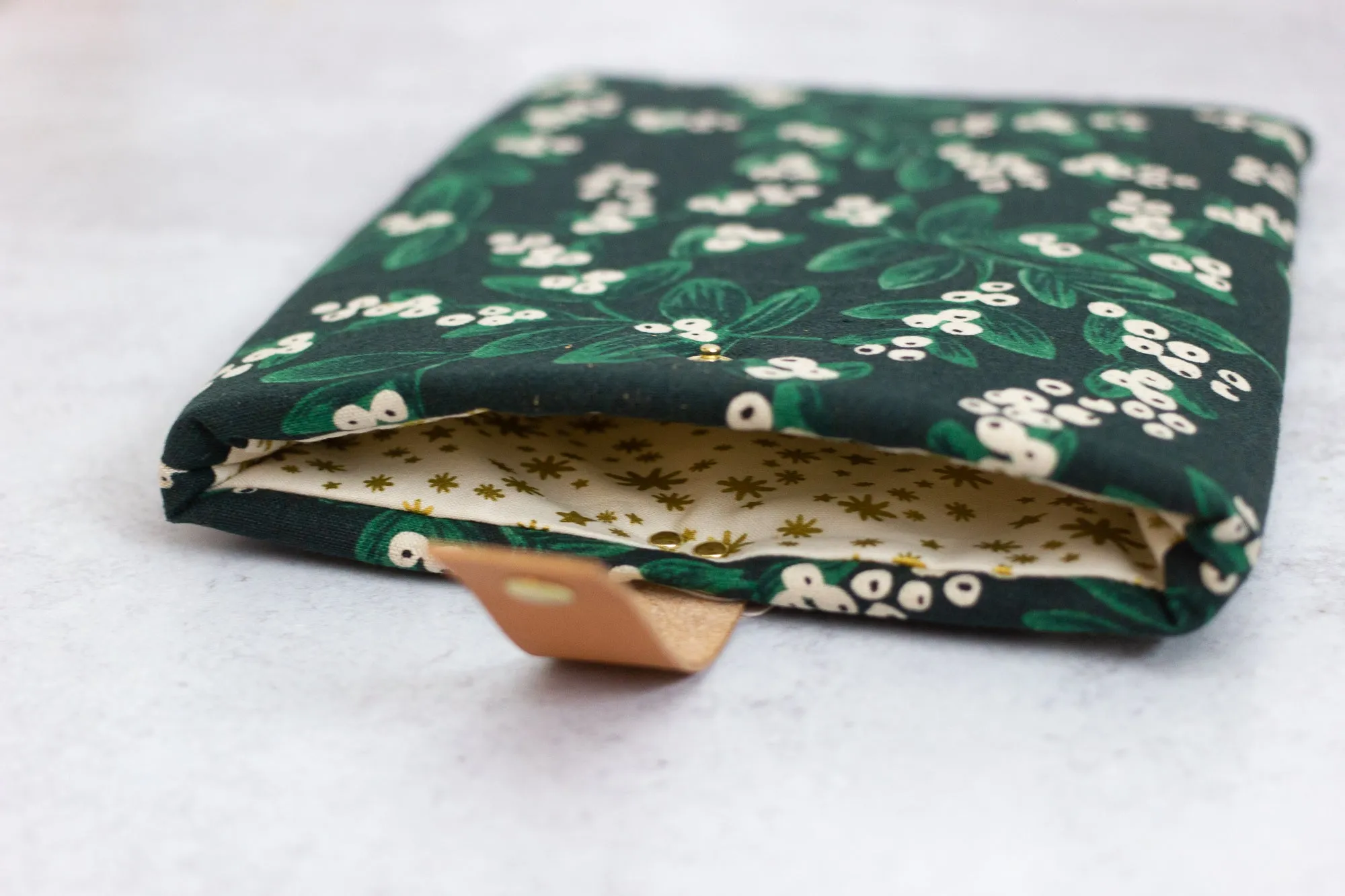 Mistletoe Book Sleeve