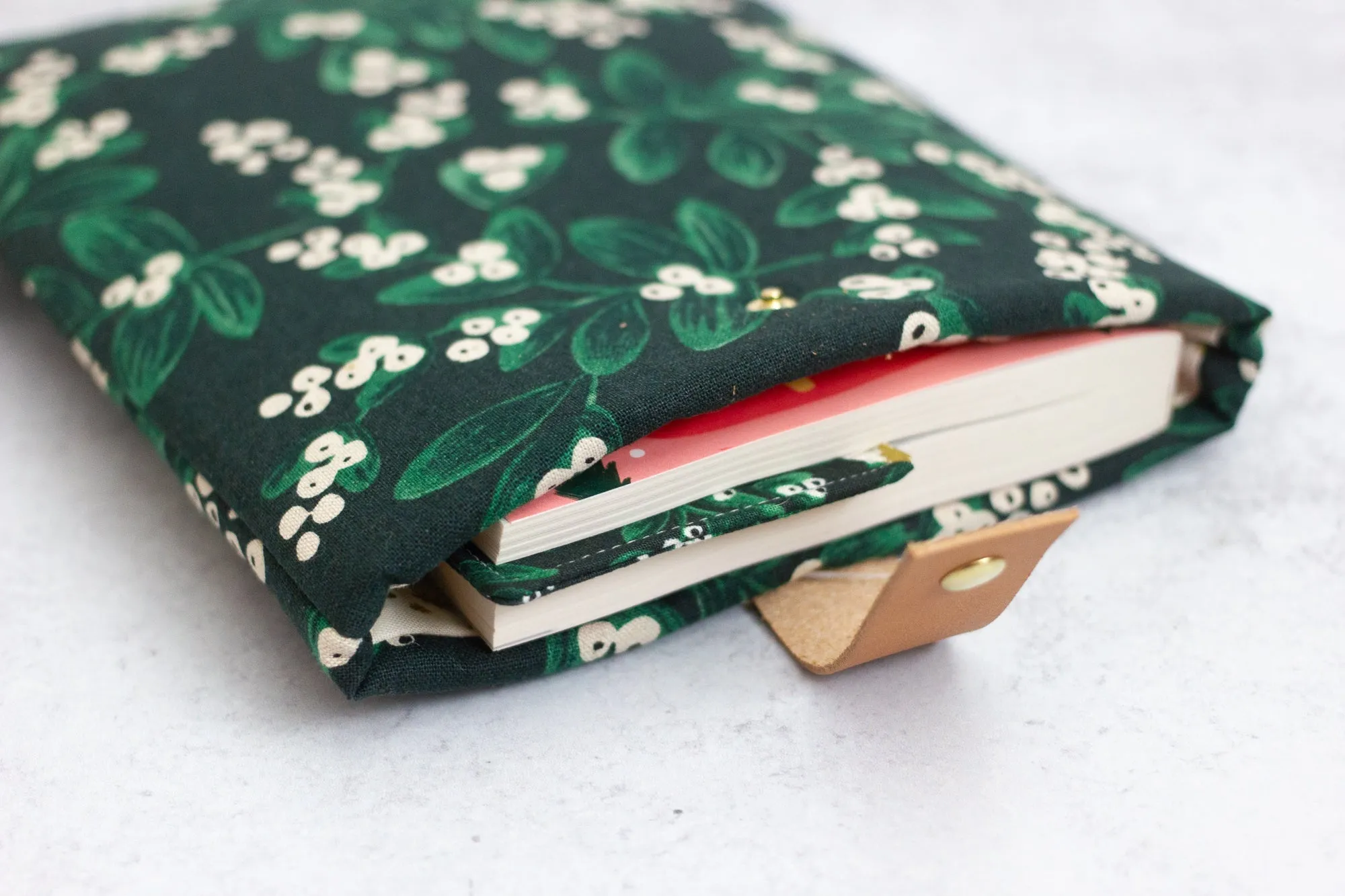 Mistletoe Book Sleeve