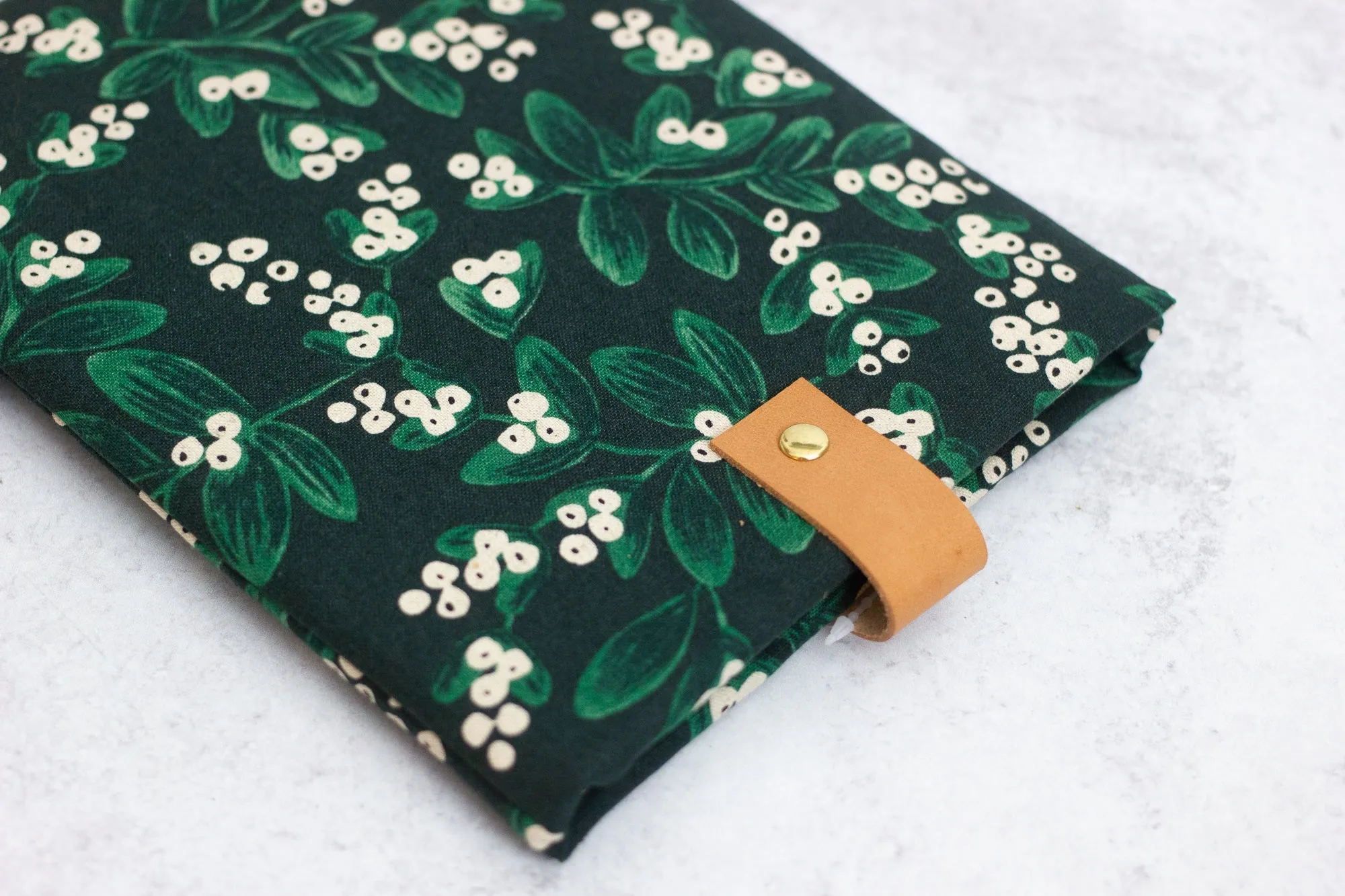Mistletoe Book Sleeve