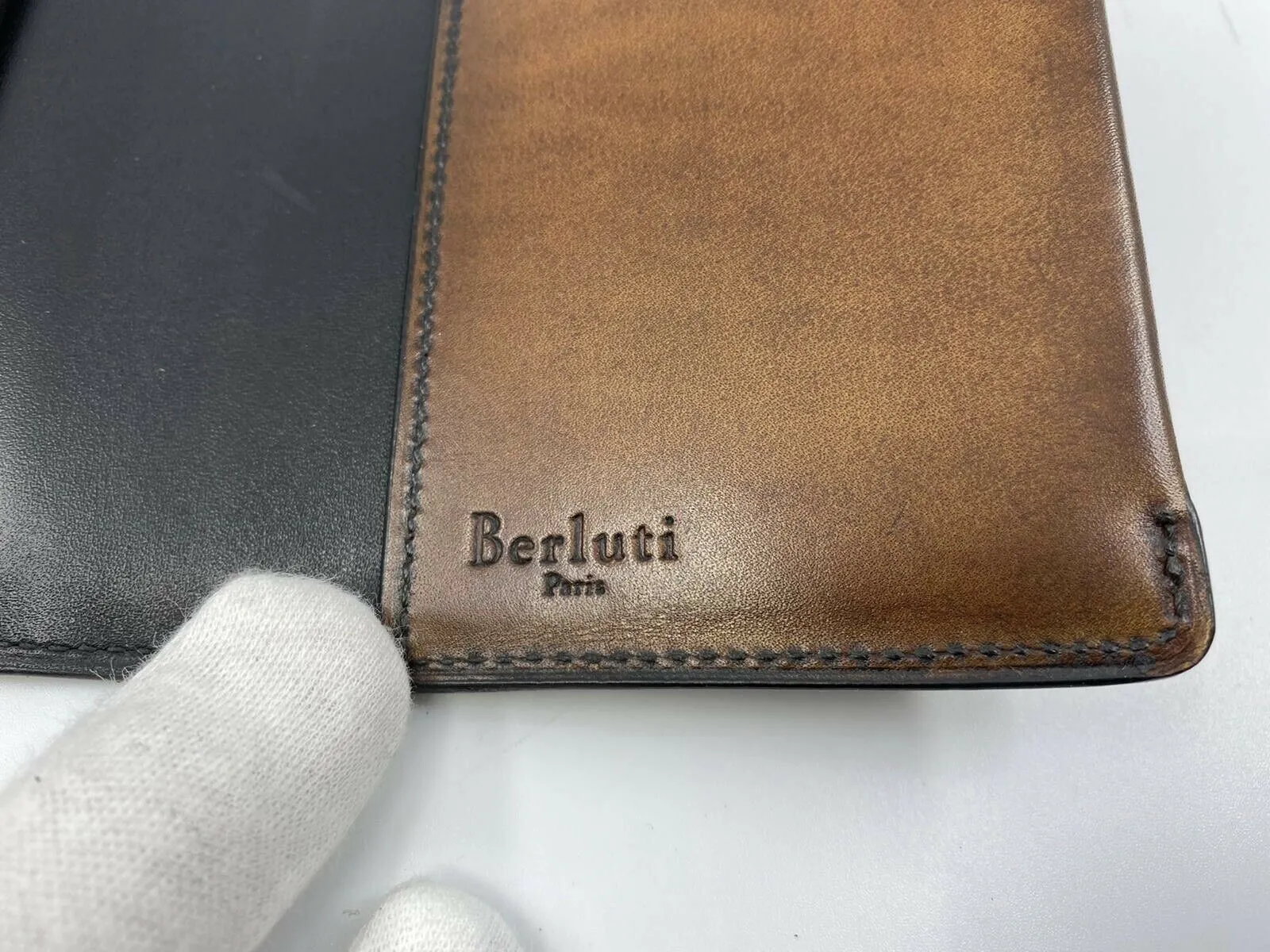 New Authentic Berluti Escale Scritto Passport Holder