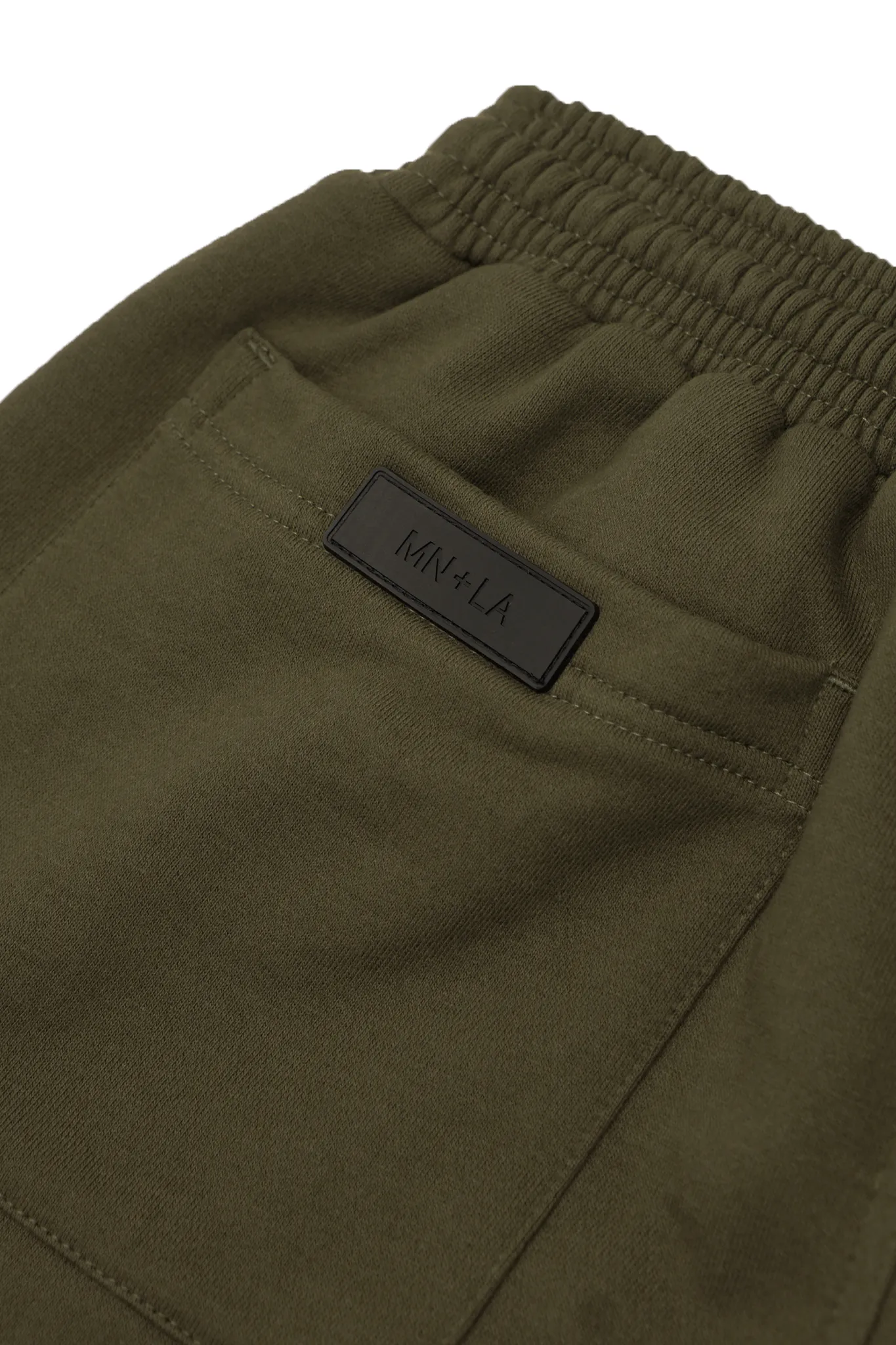 PLEATED HOUSE SHORTS IN OLIVE