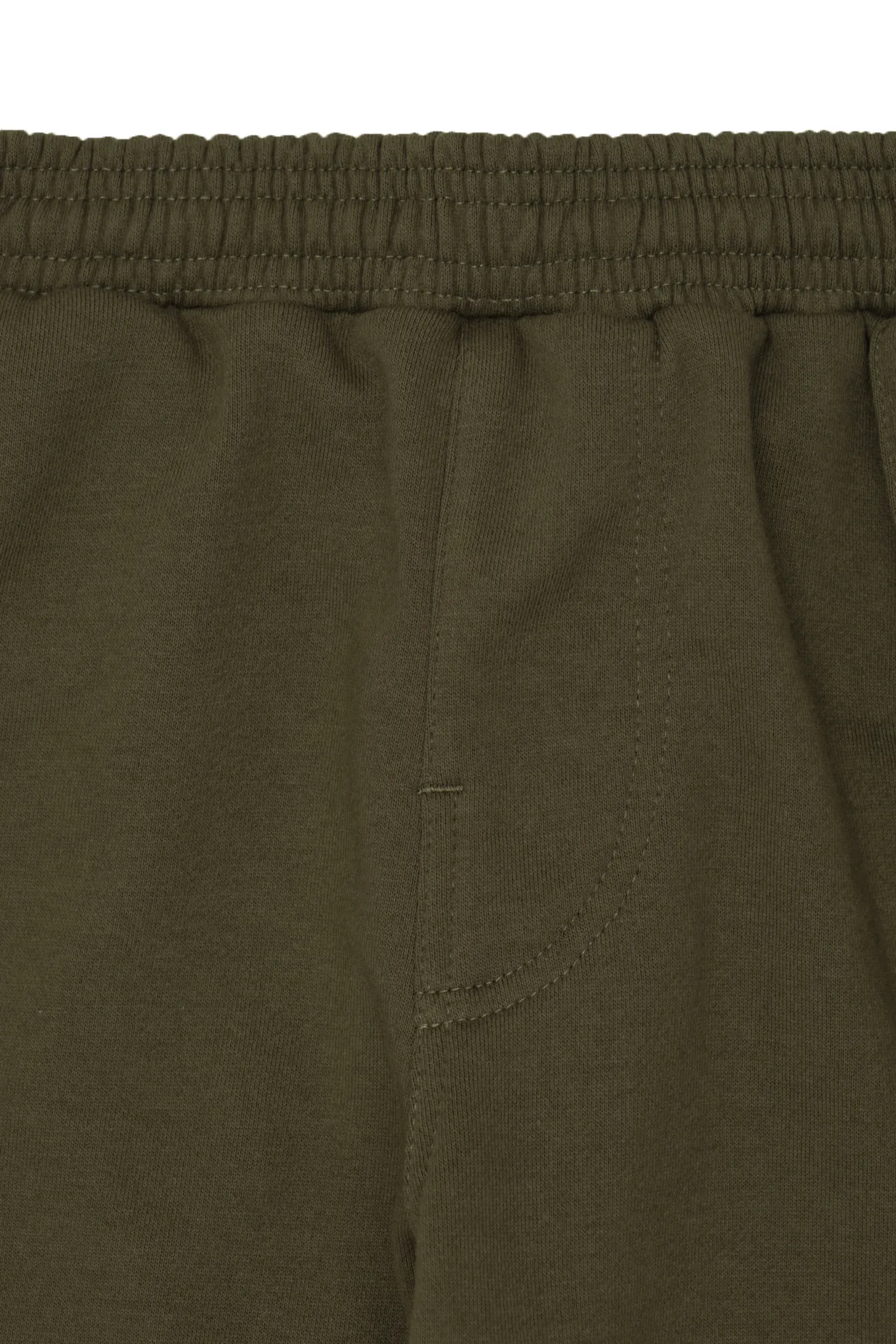 PLEATED HOUSE SHORTS IN OLIVE
