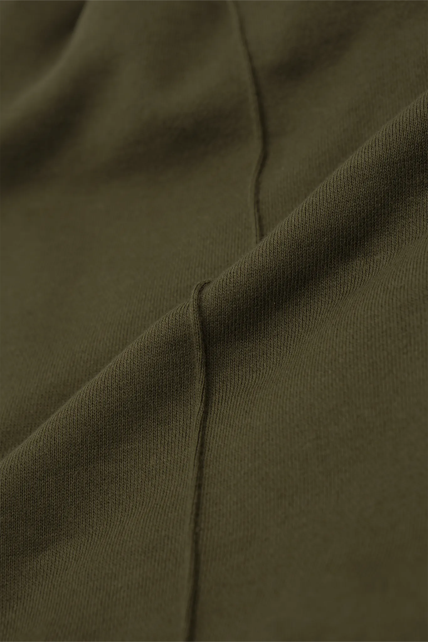 PLEATED HOUSE SHORTS IN OLIVE