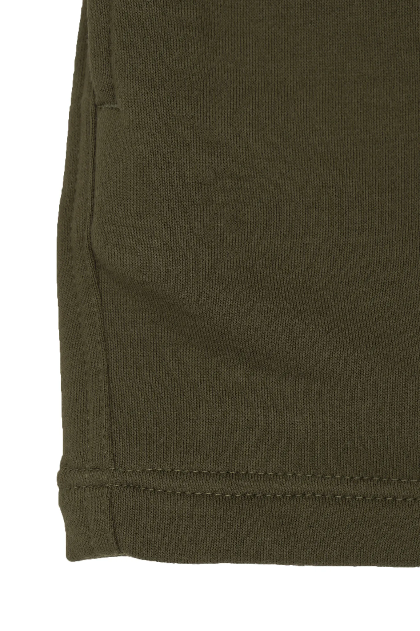 PLEATED HOUSE SHORTS IN OLIVE