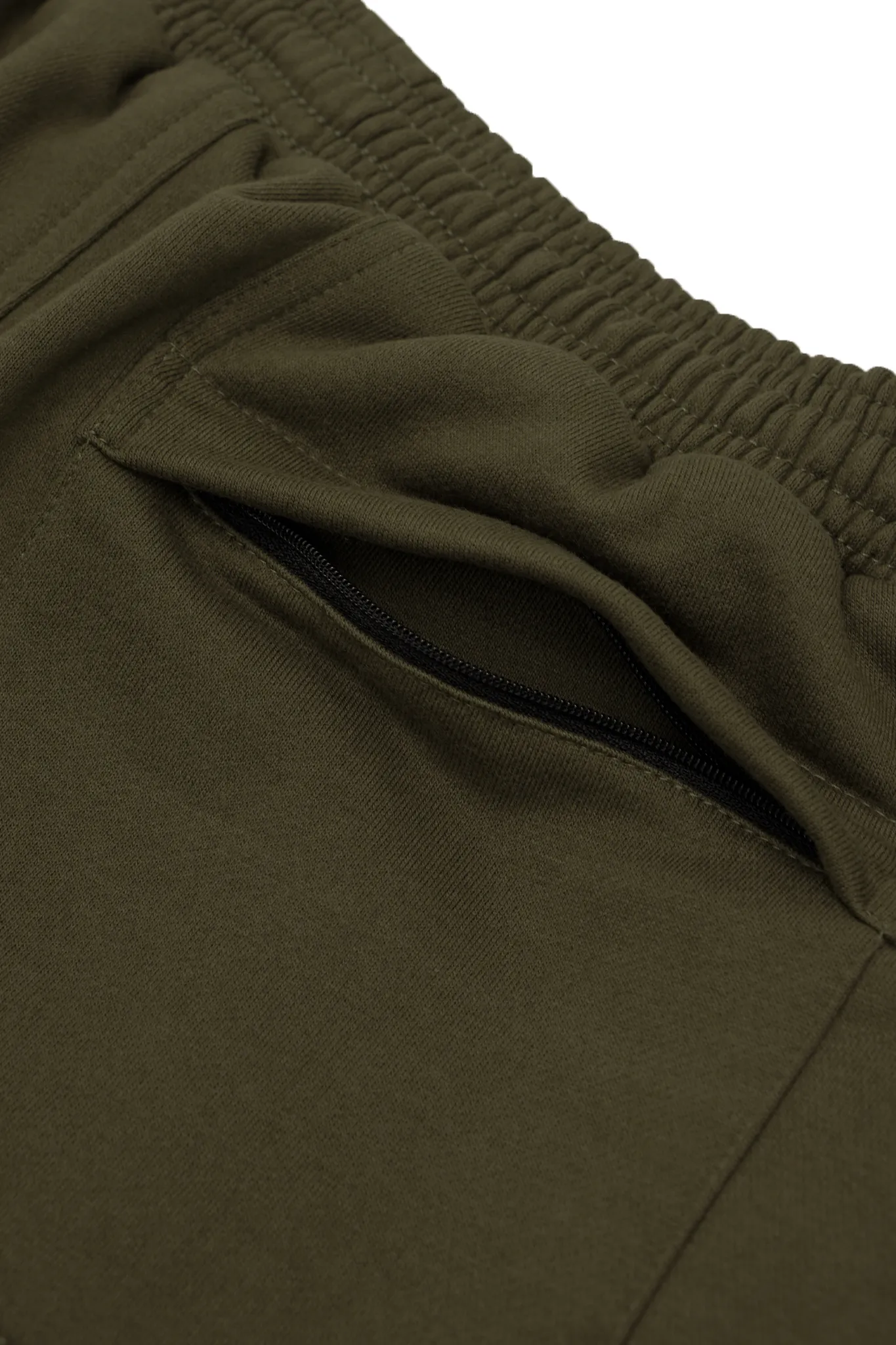 PLEATED HOUSE SHORTS IN OLIVE
