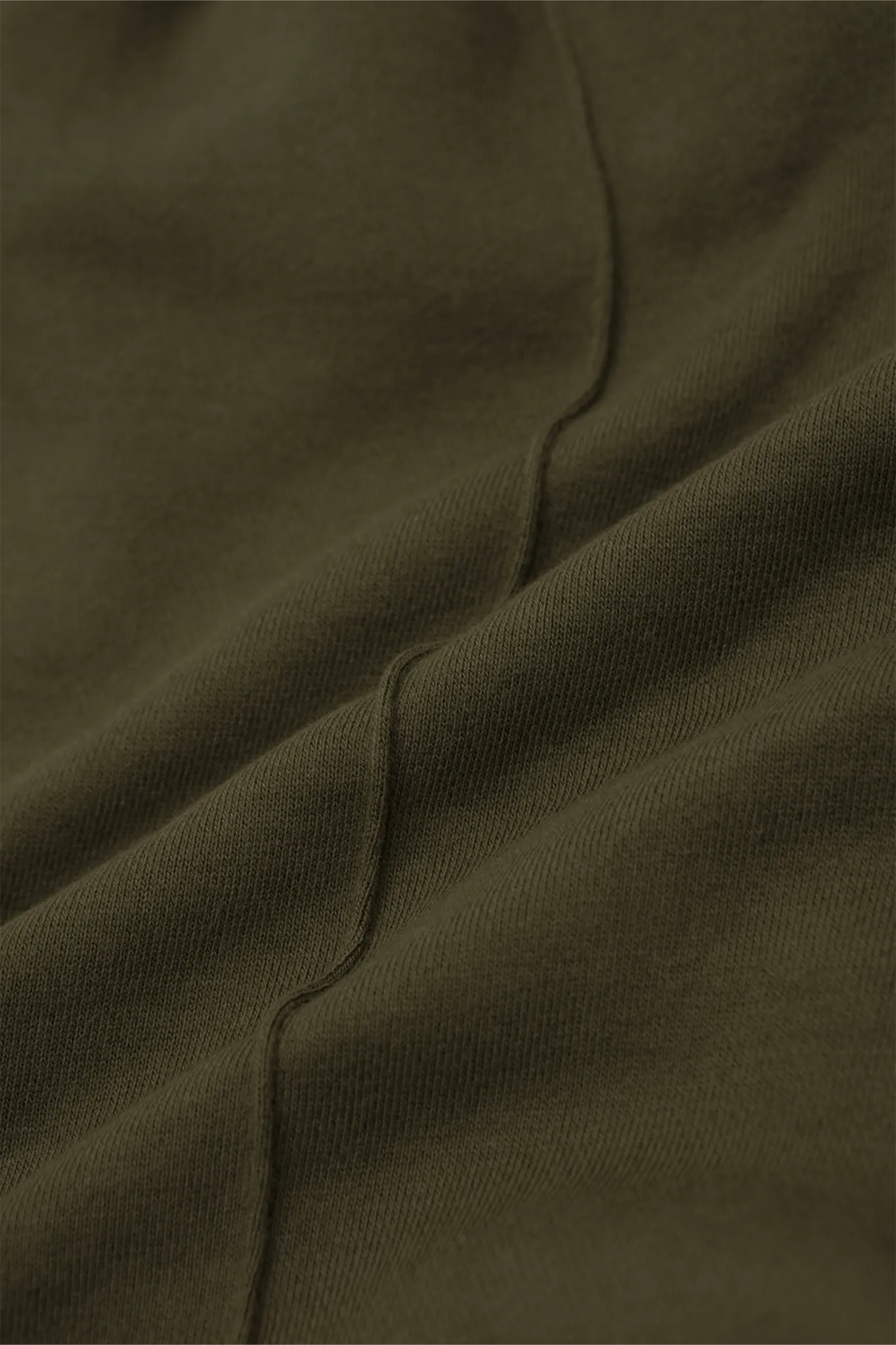 PLEATED HOUSE SHORTS IN OLIVE