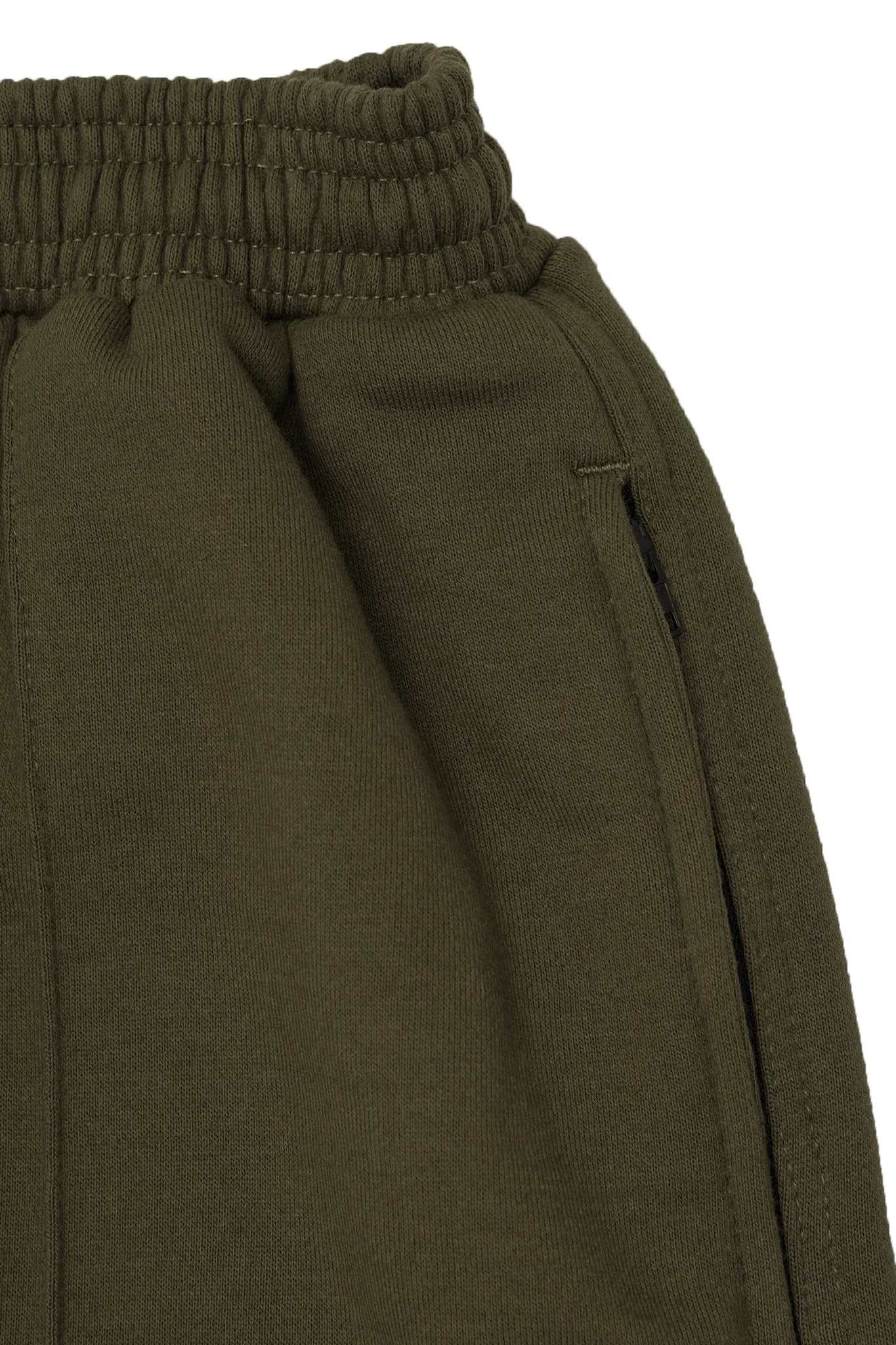 PLEATED HOUSE SHORTS IN OLIVE