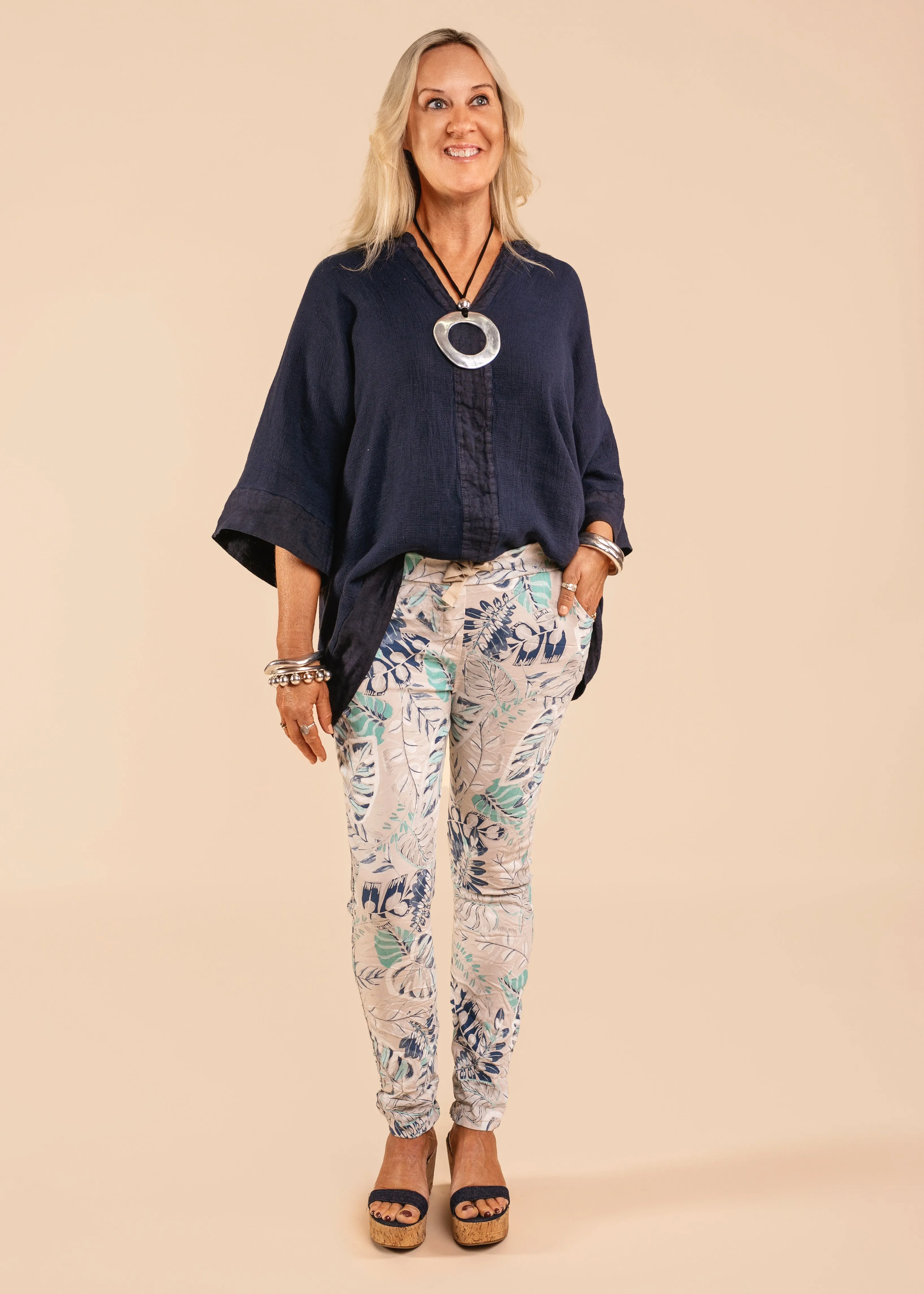 Rossa Linen Blend Top in Navy