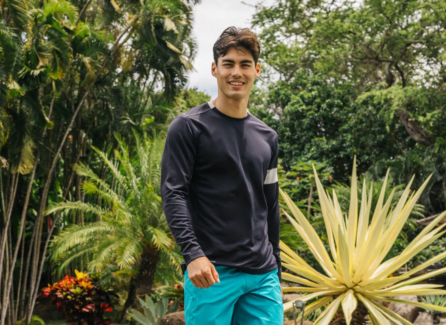 The Kanaha Hydrophobic Shirt for Men - Sunset Red (Rich Navy)