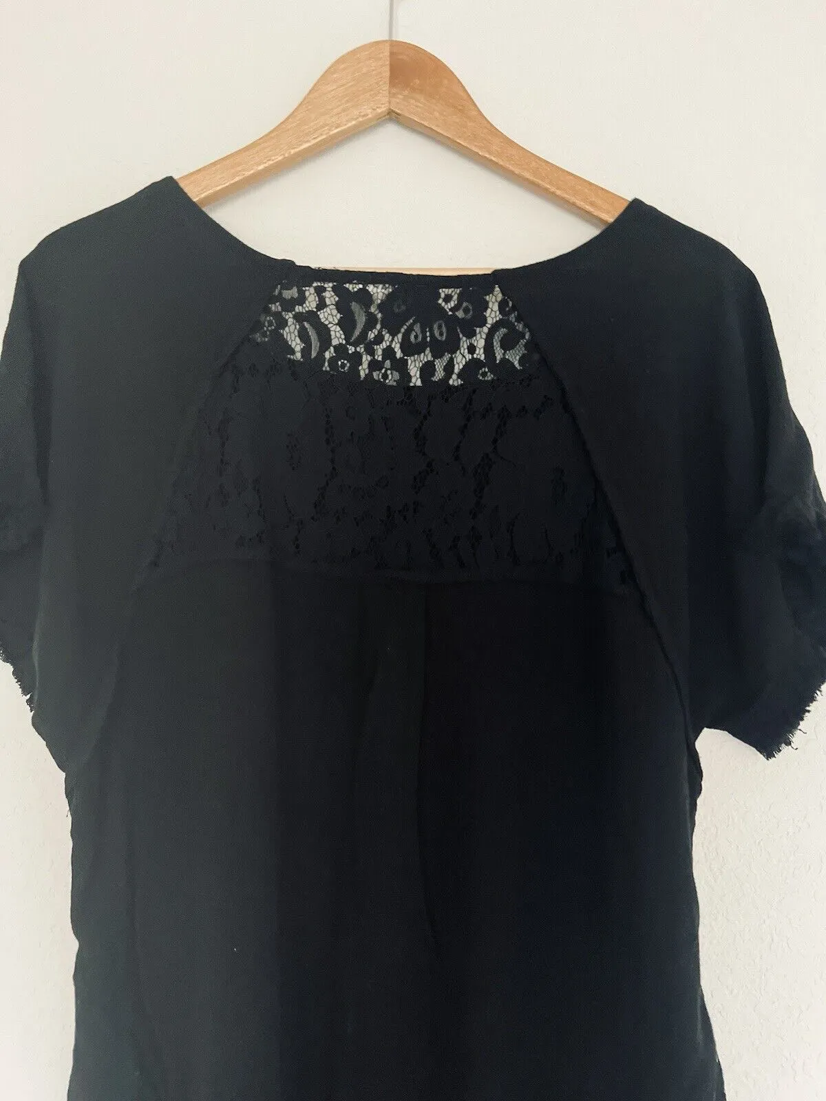UMGEE Black Linen Blend Dress Sz L Raw Fringe Hems Pockets Crochet Lace Boho