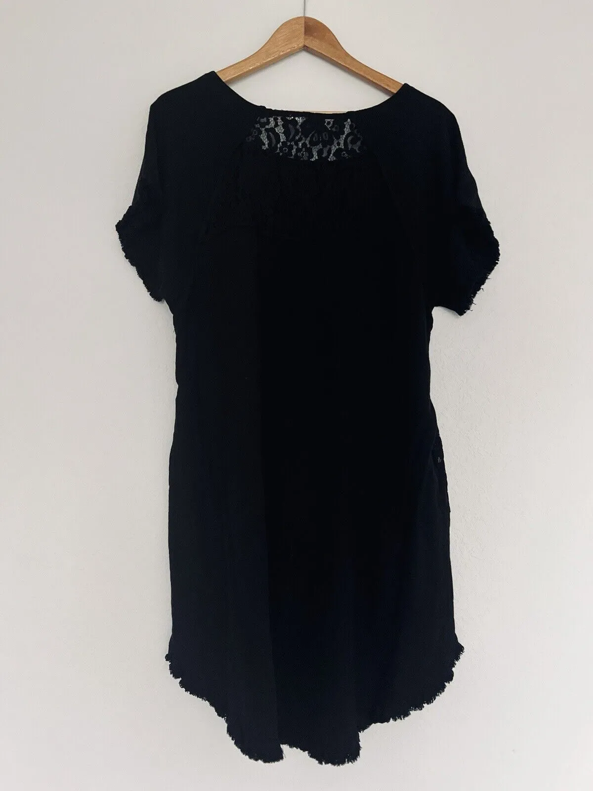 UMGEE Black Linen Blend Dress Sz L Raw Fringe Hems Pockets Crochet Lace Boho