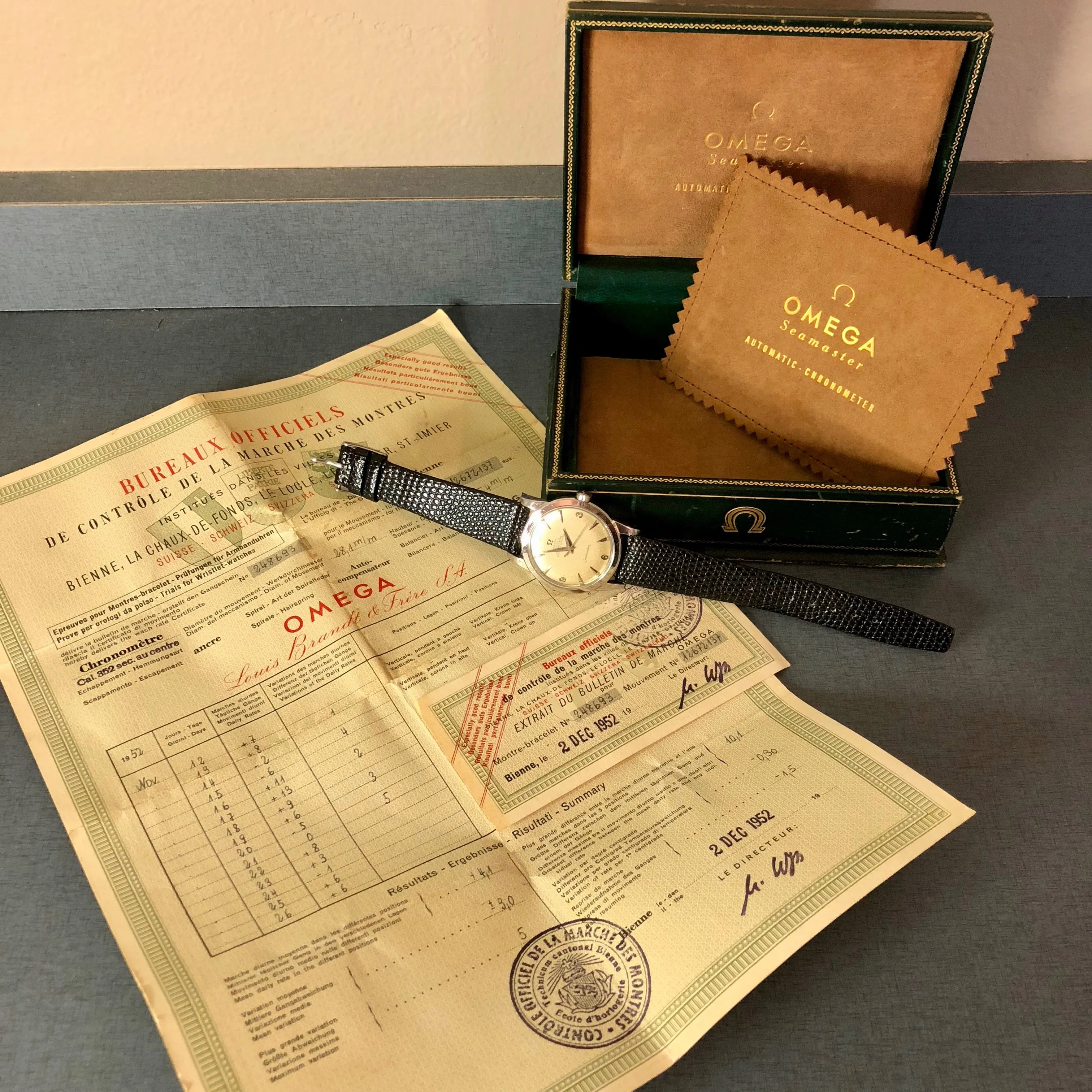 Vintage Omega Seamaster Chronometre 2577 Caliber 352 Bumper Automatic Wristwatch Box Papers 1952